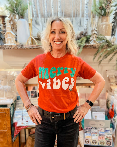 "Merry Vibes" Glitter Tee - Red