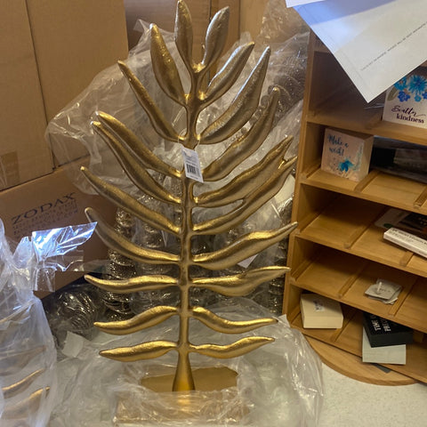Maisie Leaf Sculpture 22 x 10