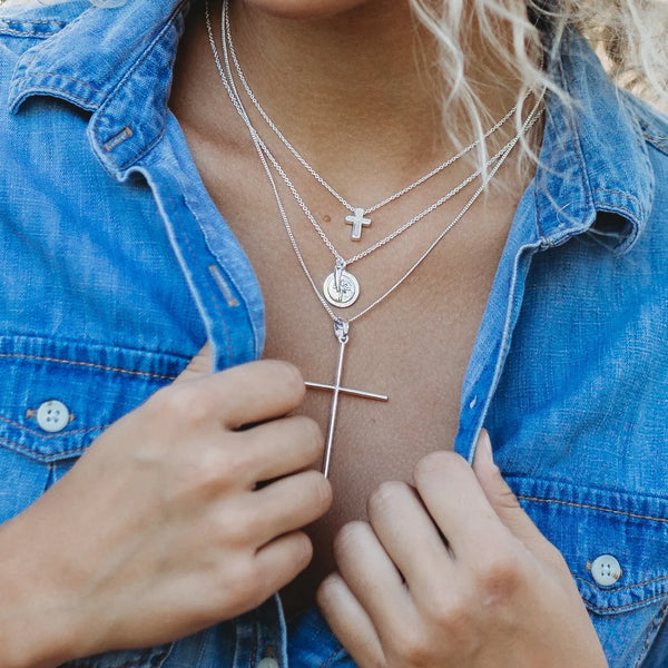 Anniston - Simple Small Silver Cross Necklace