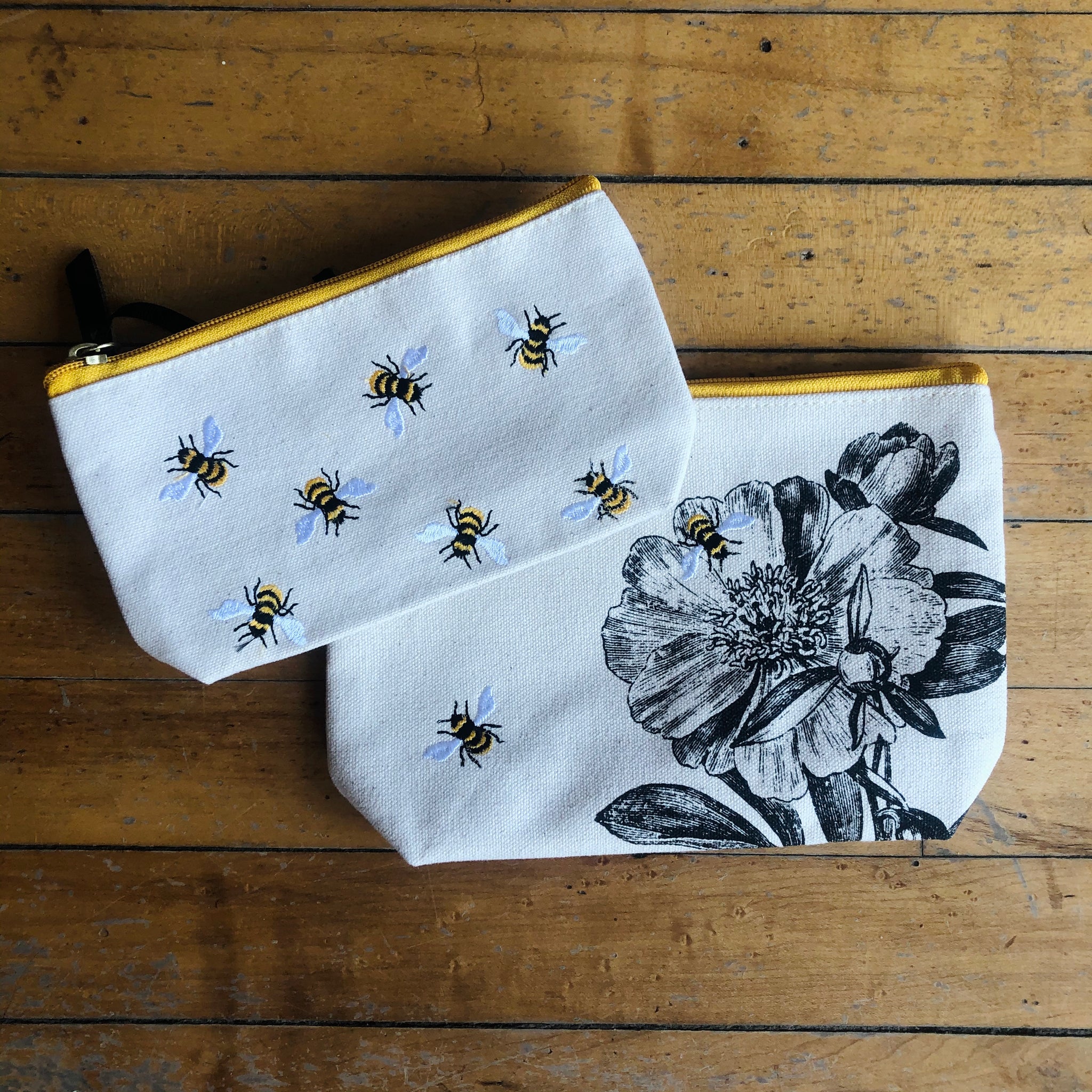 S/2 Canvas Queen Bee Multipurpose Bags
