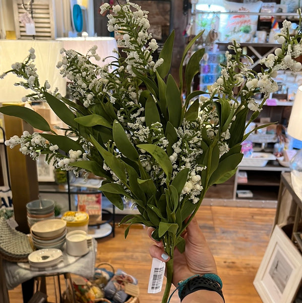 Berry bush white spray 19.5”